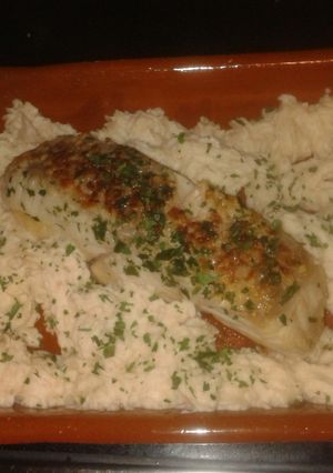 Una foto de Corvina con puré de coliflor