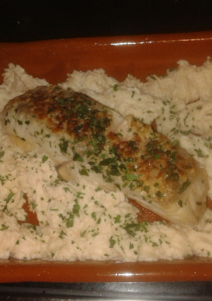 Una foto de Corvina con puré de coliflor