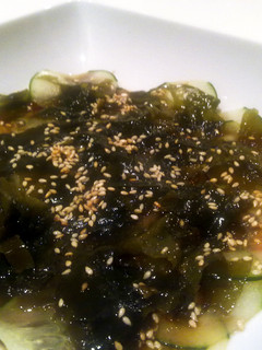 Una foto de Ensalada de wakame y pepino