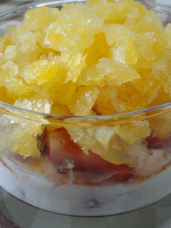 Una foto de Fresas con granizado de naranja casero