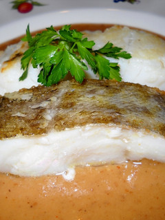 Una foto de Bacalao fresco en salsa de pan y ajo