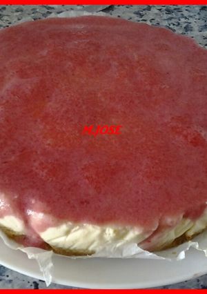 Una foto de Tarta de queso crema y fresa
