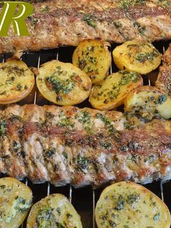 Una foto de Costilla de cerdo al horno con patatas del caliu