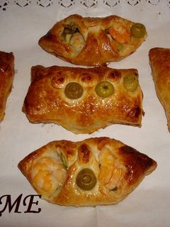 Una foto de Hojaldres rellenos con langostinos y mahonesa