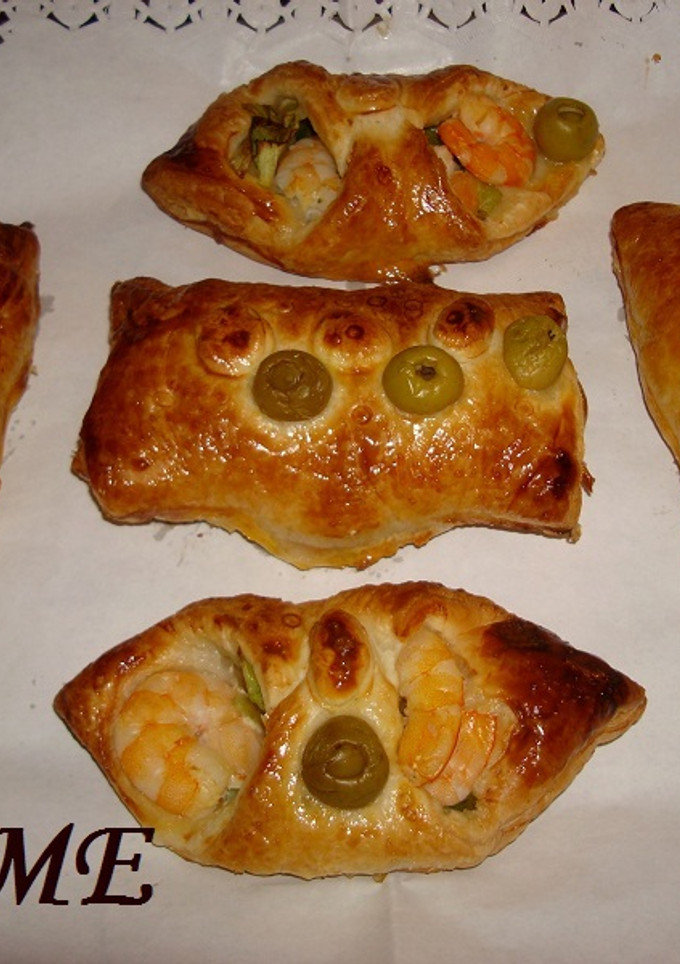 Una foto de Hojaldres rellenos con langostinos y mahonesa