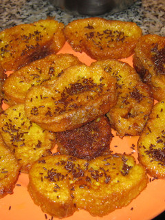 Una foto de Torrijas con almíbar de naranja