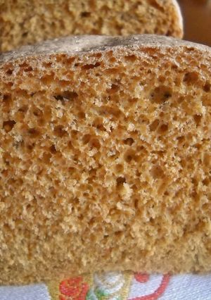 Una foto de Pan de molde integral con romero y carne de pimiento choricero