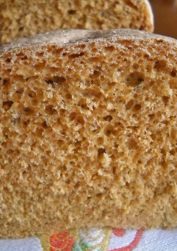 Una foto de Pan de molde integral con romero y carne de pimiento choricero