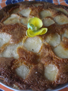Una foto de Tarta de bizcocho con peras