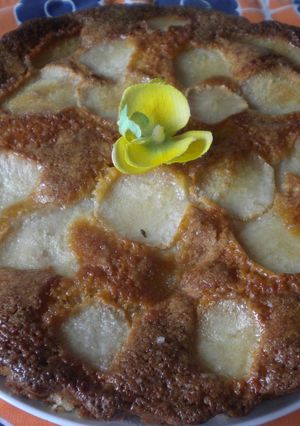 Una foto de Tarta de bizcocho con peras