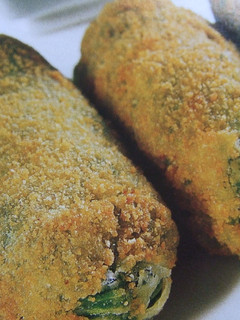 Una foto de Croquetas gallegas de grelos y huevo duro