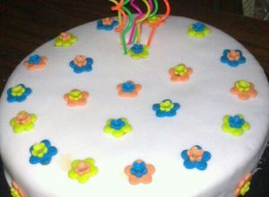 Una foto de Como realizar cobertura blanca (fondant)