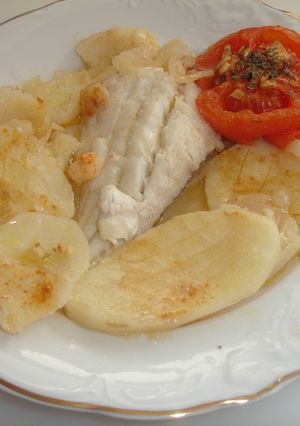 Una foto de Merluza y verduras al horno