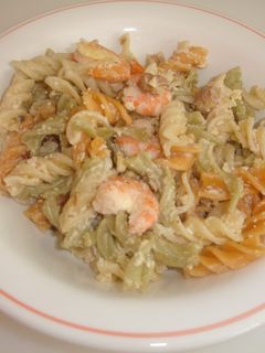 Una foto de Pasta, colas de gambas, philadelphia y toques de Marian