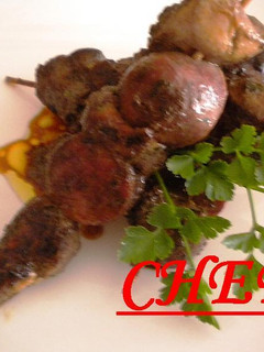 Una foto de Brochetas de pollo y chorizo blanco