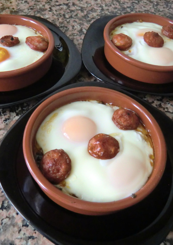 Una foto de Huevos al plato horno