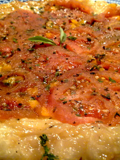 Una foto de Tatin de tomate y roquefort