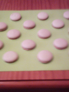 Una foto de Macarons con ganache de chocolate