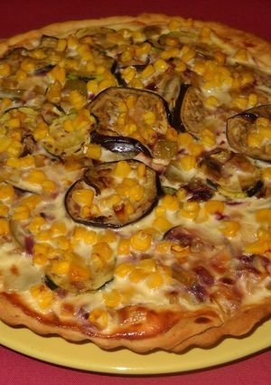 Una foto de Quiche de hortalizas y maíz