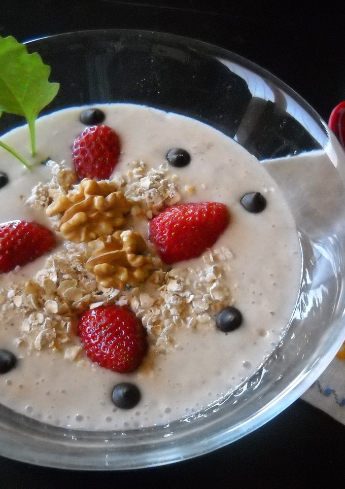 Una foto de Batido de yogur y plátano con copos de avena