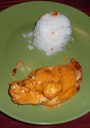Una foto de Pechugas en salsa de pimiento morrón