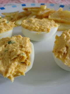 Una foto de Huevos rellenos de atún mariné