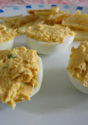 Una foto de Huevos rellenos de atún mariné