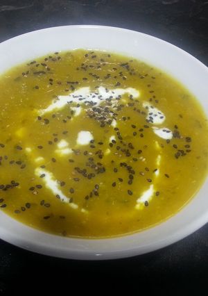 Una foto de Crema de calabaza y manzana