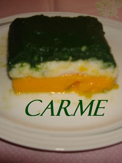 Una foto de Pastel tricolor de verduras y arroz
