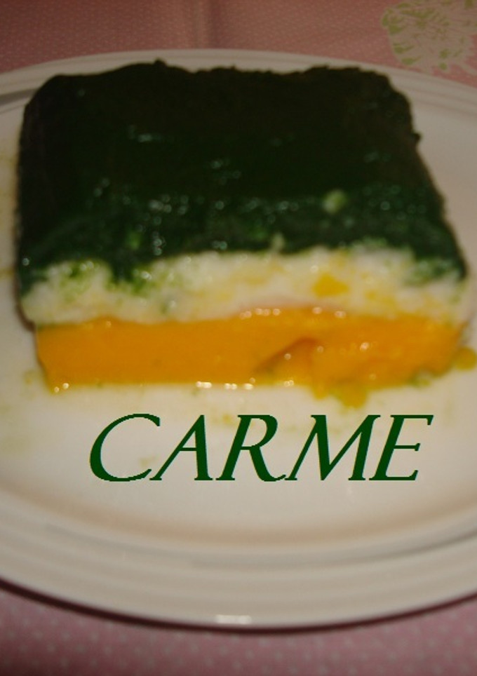 Una foto de Pastel tricolor de verduras y arroz