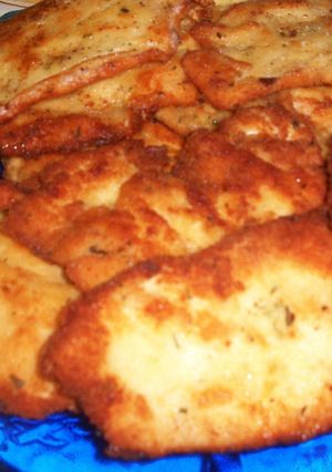 Una foto de Pechugas de pollo empanadas al ajo y perejil