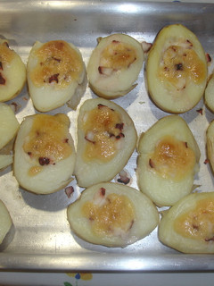 Una foto de Patatas rellenas de pulpo gratinadas con all i oli