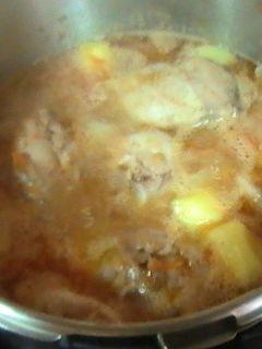 Una foto de POLLO A LA OLLA Y CERVEZA