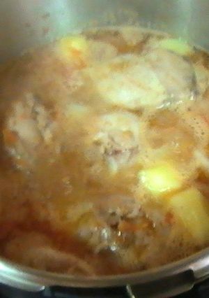 Una foto de POLLO A LA OLLA Y CERVEZA