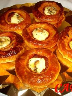Una foto de Tartas de hojaldre con sobrasada y queso brie
