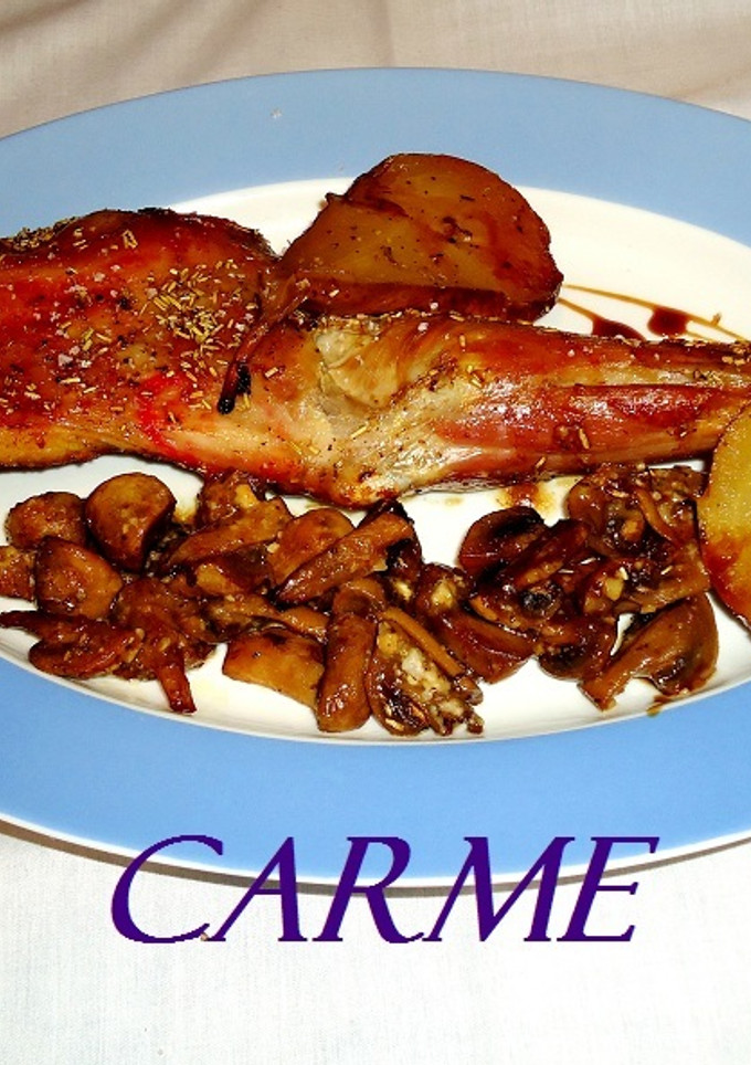 Una foto de Paletilla de cabrito al horno con peras