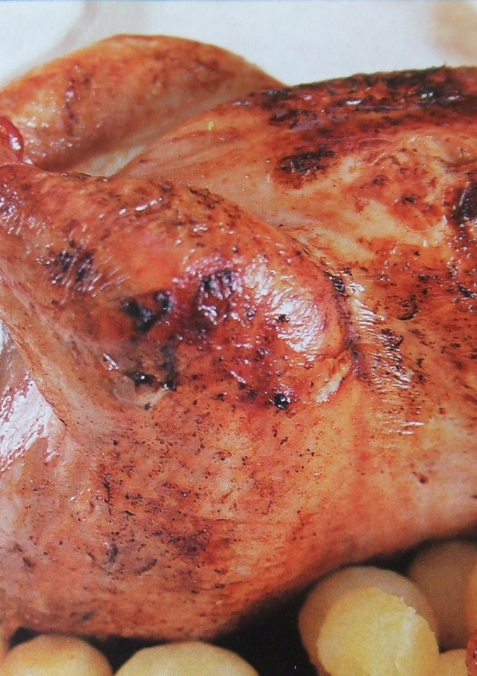 Una foto de Pularda asada con nueces
