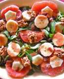 Ensalada de pomelo y canónigos con salsa de pimiento morrón