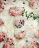 Patatas dauphinoise con salchichas y tomillo