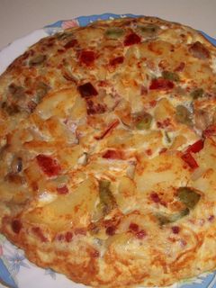 Una foto de Tortilla multicolor de restos con jamón Iberico