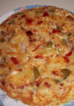 Una foto de Tortilla multicolor de restos con jamón Iberico