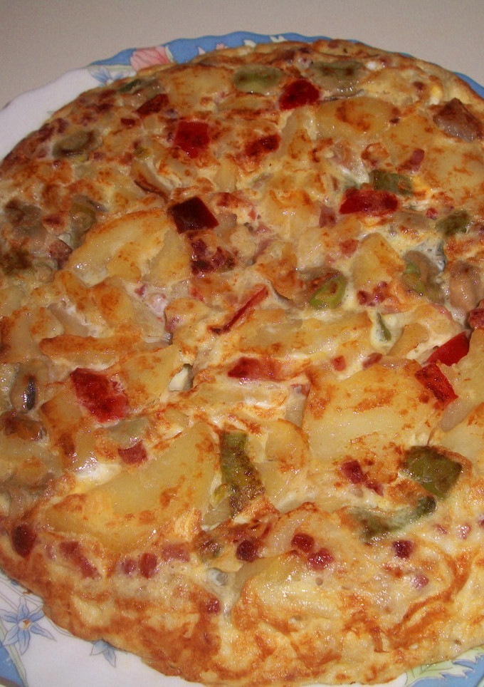 Una foto de Tortilla multicolor de restos con jamón Iberico