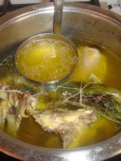 Una foto de Caldo de ave con Bouquet Garni
