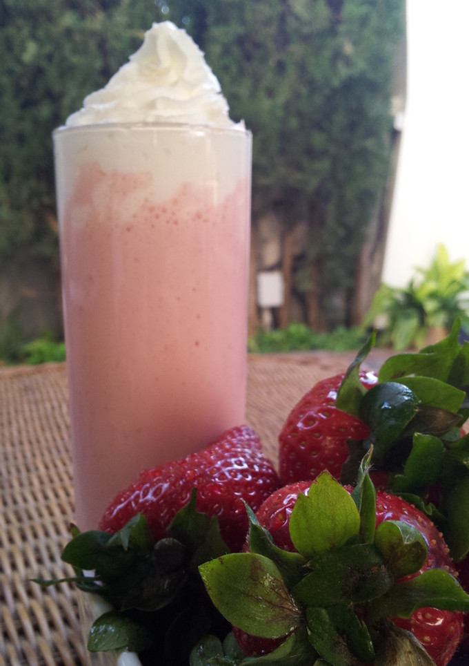 Una foto de Batido de fresas con nata