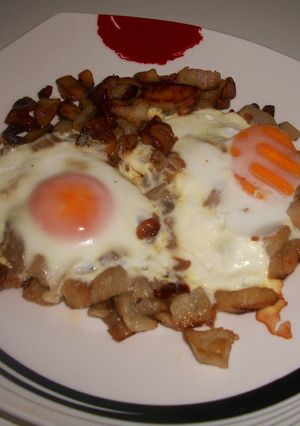 Una foto de Berenjenas picantes con huevos escalfados
