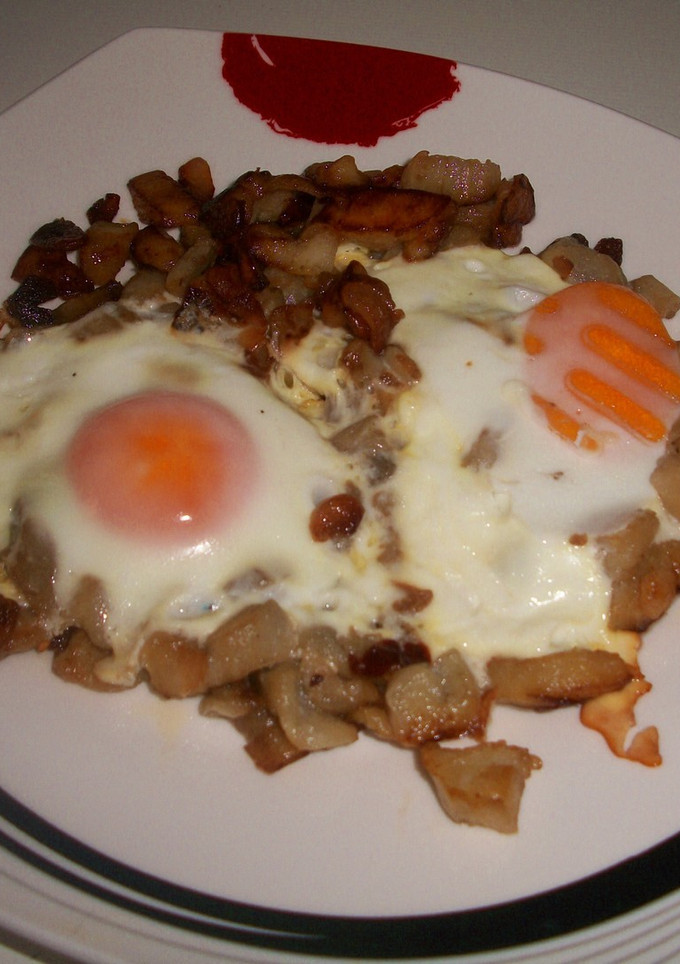 Una foto de Berenjenas picantes con huevos escalfados