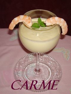 Una foto de Aperitivo de calabacín con langostinos