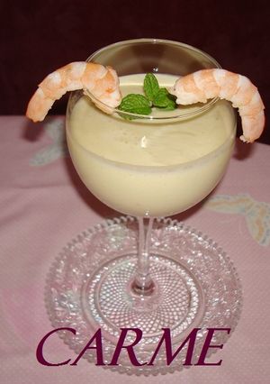 Una foto de Aperitivo de calabacín con langostinos