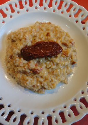 Una foto de Risotto de tomates secos en aceite
