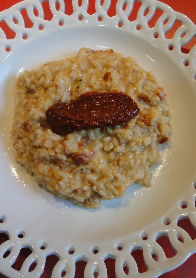 Una foto de Risotto de tomates secos en aceite